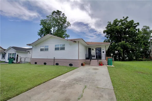 $179,999 | 213 Travis Drive, Westwego, LA 70094