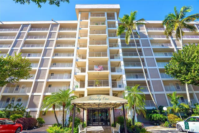 $153,000 | 2661 South Course Drive, Unit 707, Pompano Beach, FL 33069