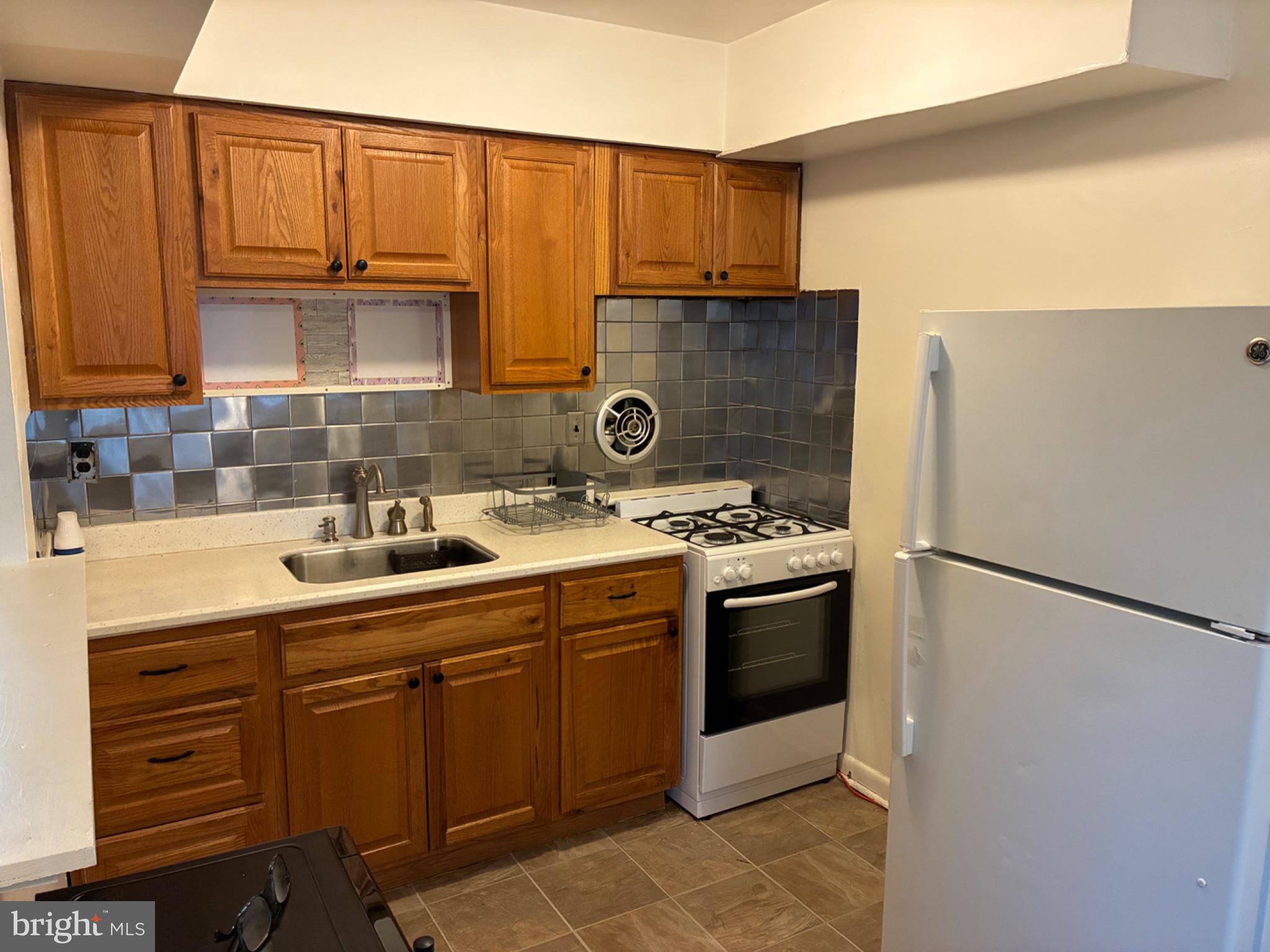 10039 Bridle Road Philadelphia, PA 19116 - Photo 9 of 15 Kitchen