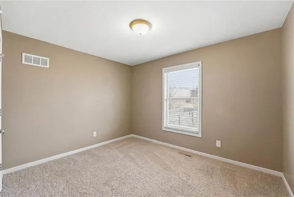 $390,000 | 11207 North Summit Street, Kansas City, MO 64155