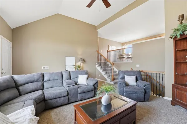 $390,000 | 11207 North Summit Street, Kansas City, MO 64155