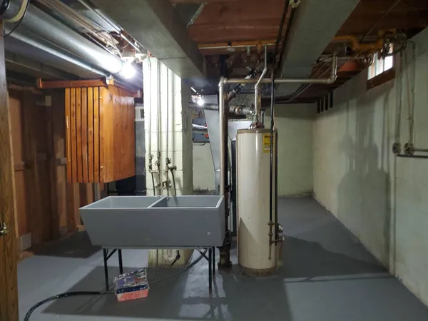 $1,550 | 4052 North 85th Street, Unit LOWR, Milwaukee, WI 53222