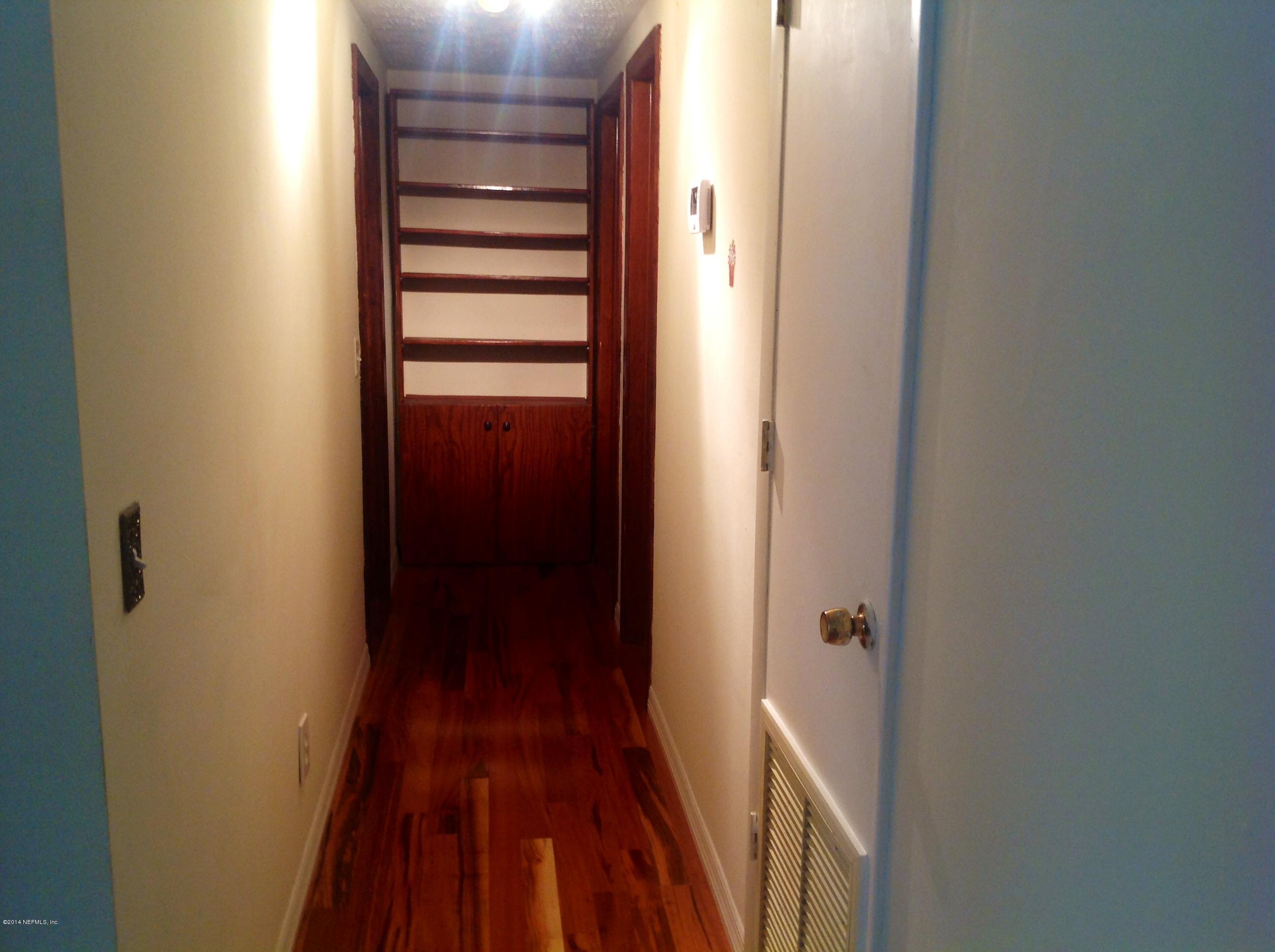 3451 Capper Road Jacksonville, FL 32218 - Photo 25 of 40 Hallway built in