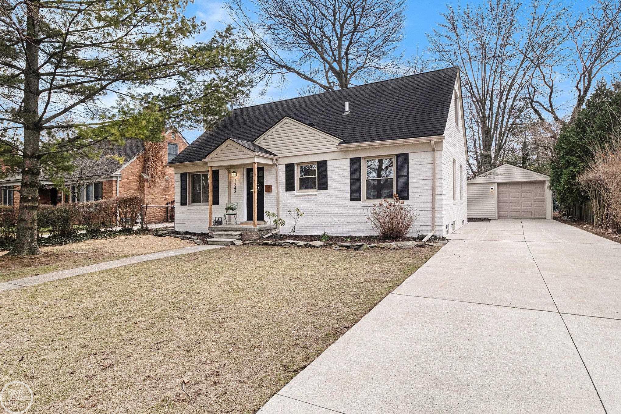 1243 Hawthorne Road Grosse Pointe, MI 48236 - Photo 2 of 34 50169656-5cbb1674-c464-478b-aa0e-2437cb29092e.JPG