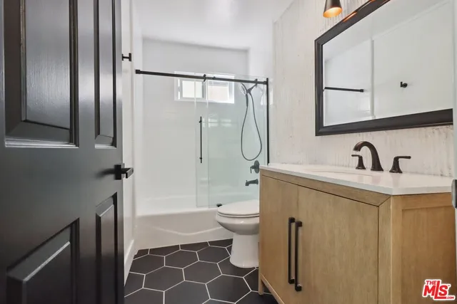 $1,350,000 | 1160 Granville Avenue, Unit 104, Los Angeles, CA 90049