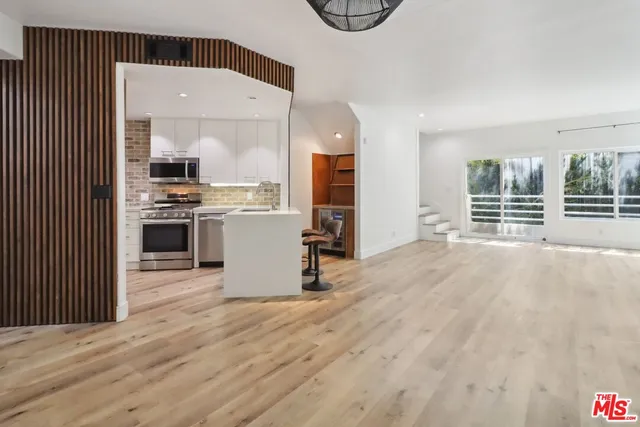 $1,350,000 | 1160 Granville Avenue, Unit 104, Los Angeles, CA 90049