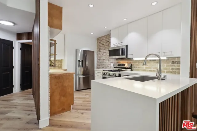 $1,350,000 | 1160 Granville Avenue, Unit 104, Los Angeles, CA 90049