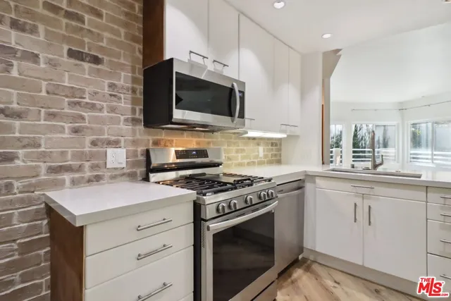 $1,350,000 | 1160 Granville Avenue, Unit 104, Los Angeles, CA 90049