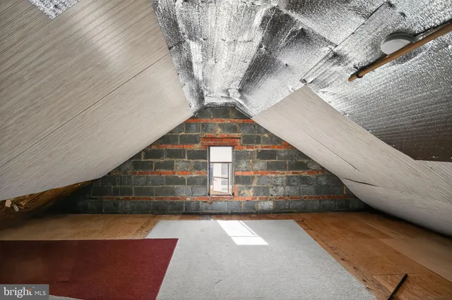 a view of a back yard of the house