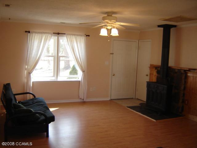 435 Nine Foot Road Newport, NC 28570 - Photo 2 of 9 Greatroom