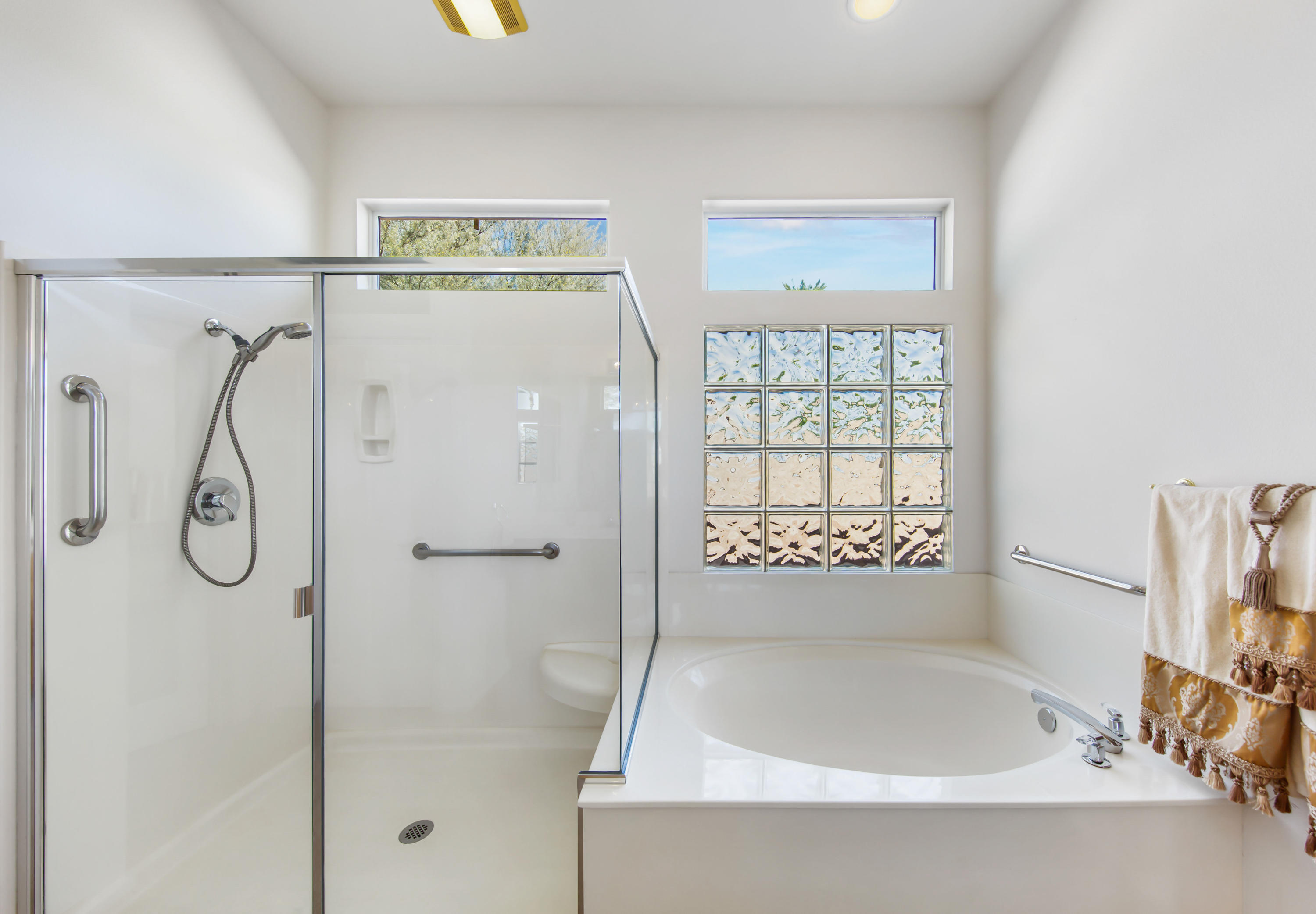 35076 Moorbrook Road Palm Desert, CA 92211 - Photo 27 of 45 a bathroom with a bath tub and a shower