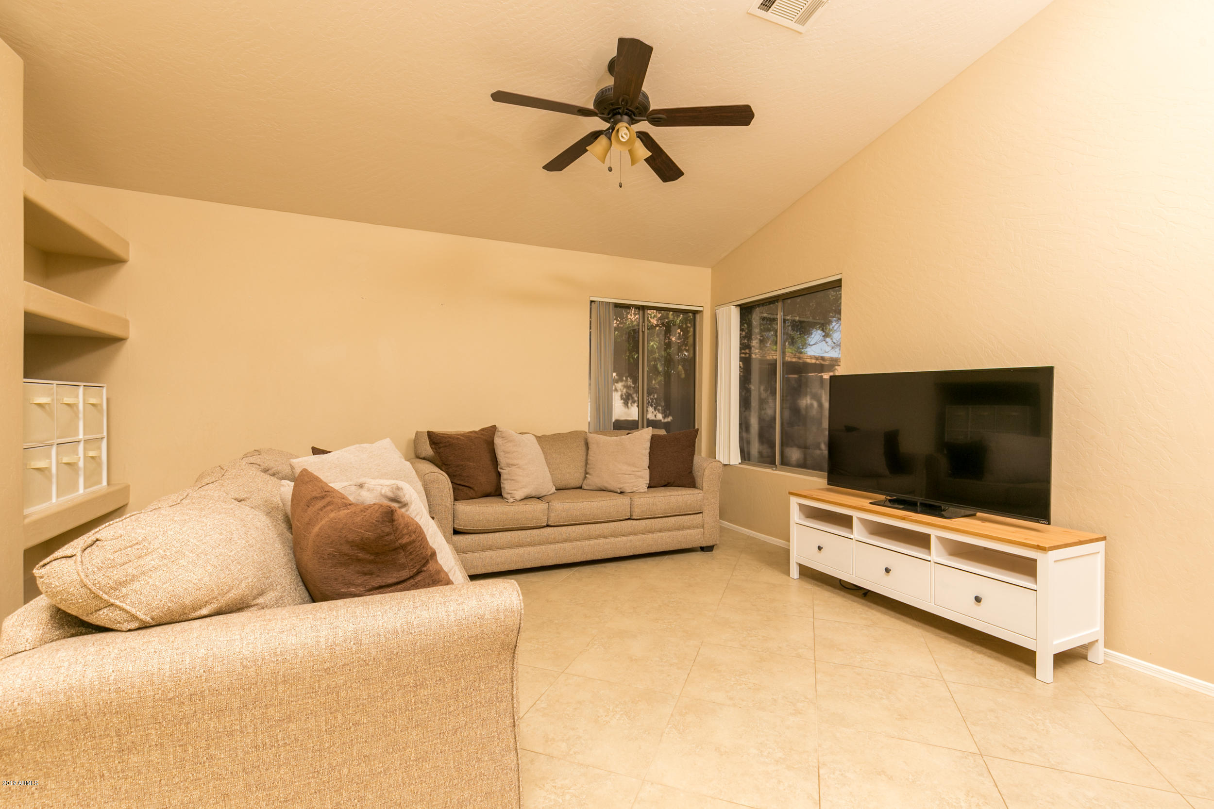 2040 East Appaloosa Road Gilbert, AZ 85296 - Photo 4 of 16 2040 E Appaloosa-8