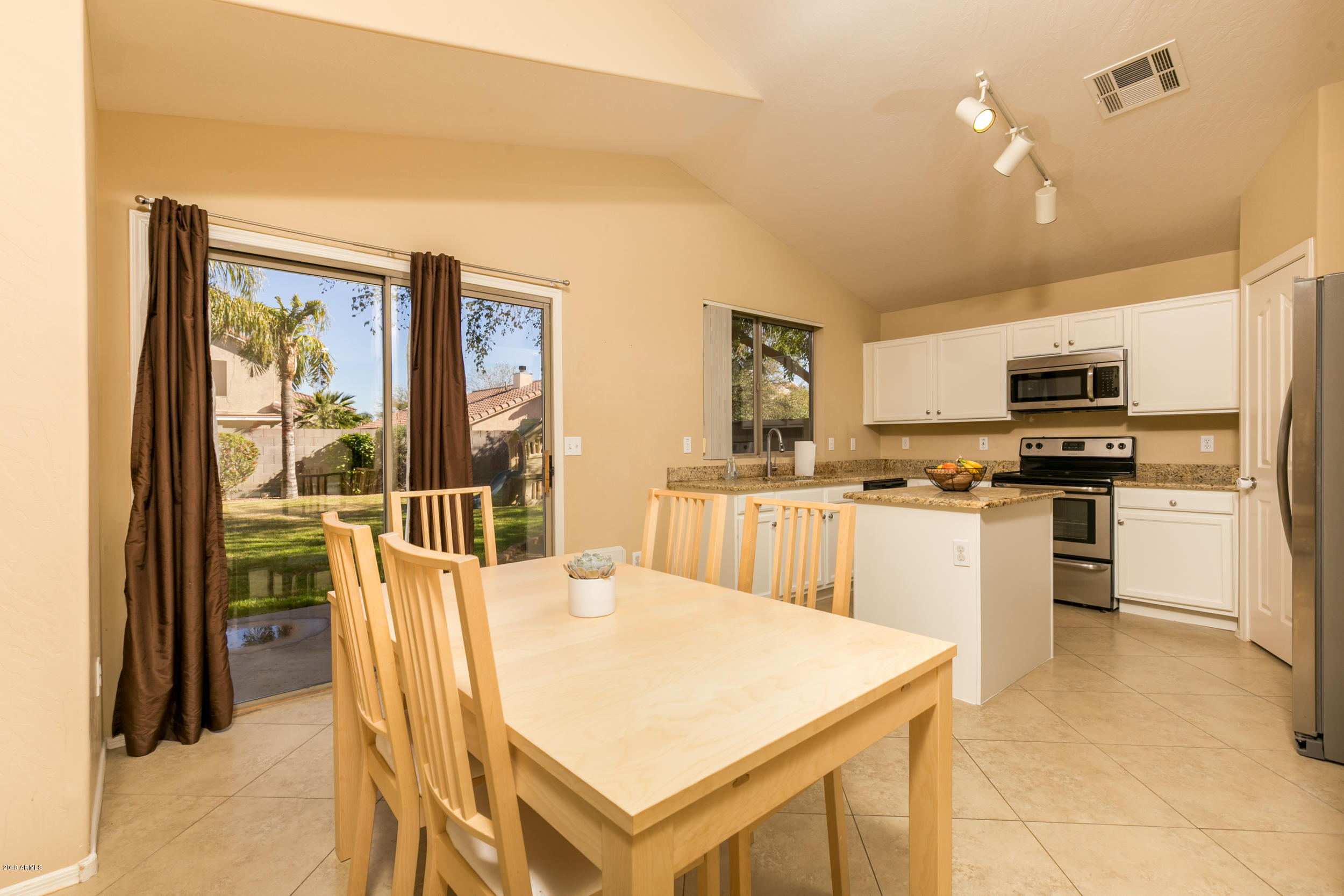 2040 East Appaloosa Road Gilbert, AZ 85296 - Photo 5 of 16 2040 E Appaloosa-11
