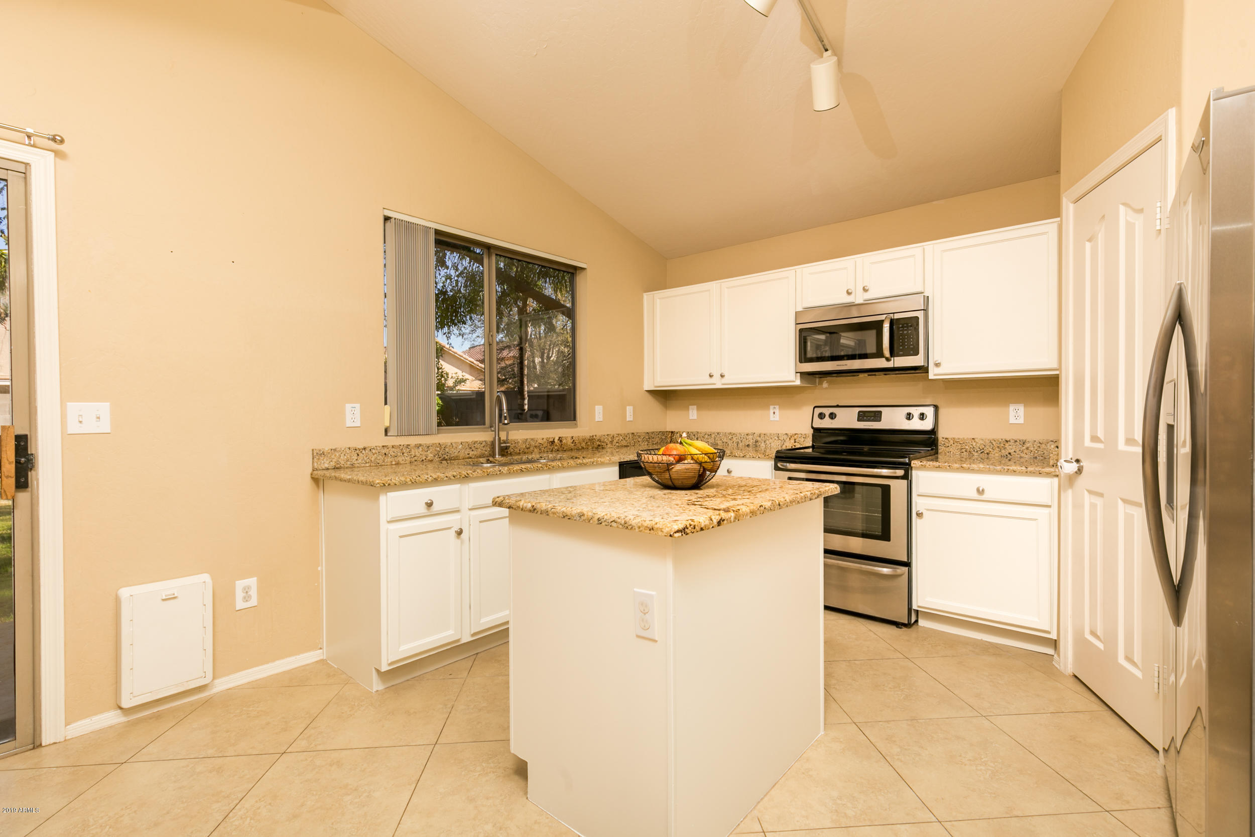2040 East Appaloosa Road Gilbert, AZ 85296 - Photo 6 of 16 2040 E Appaloosa-12