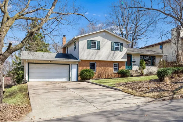 $450,000 | 1210 Ottawa Avenue, West St. Paul, MN 55118