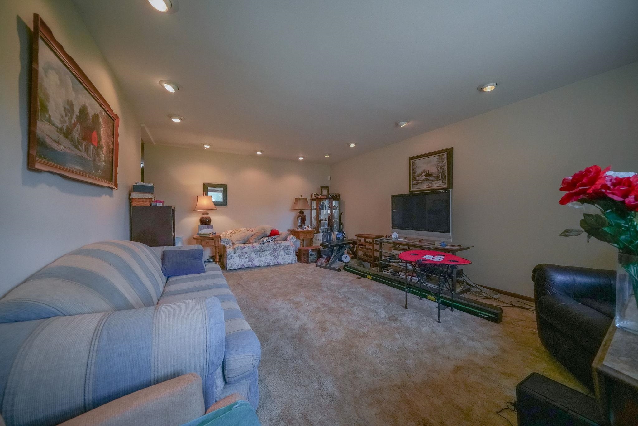 210 Drake Avenue Rochelle, IL 61068 - Photo 3 of 25