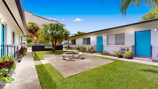 $1,650 | 2499 Southwest 27th Street, Unit 7, Miami, FL 33133