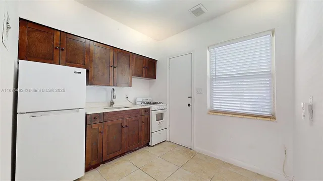 $1,650 | 2499 Southwest 27th Street, Unit 7, Miami, FL 33133