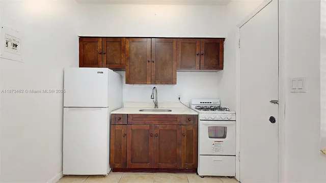 $1,650 | 2499 Southwest 27th Street, Unit 7, Miami, FL 33133