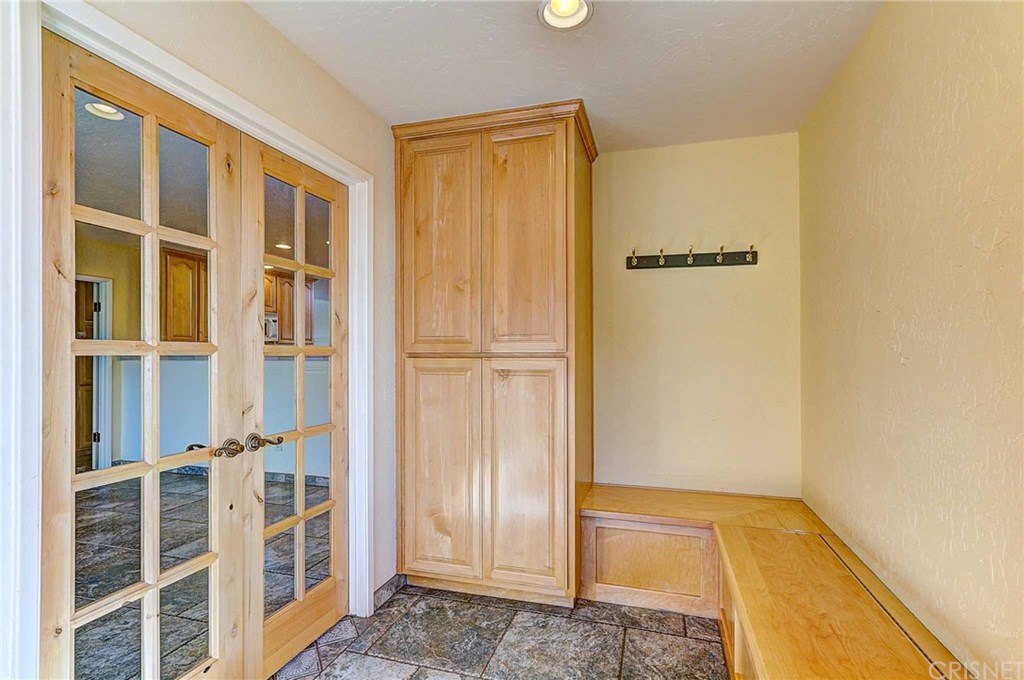 24120 Jacaranda Drive Tehachapi, CA 93561 - Photo 5 of 36