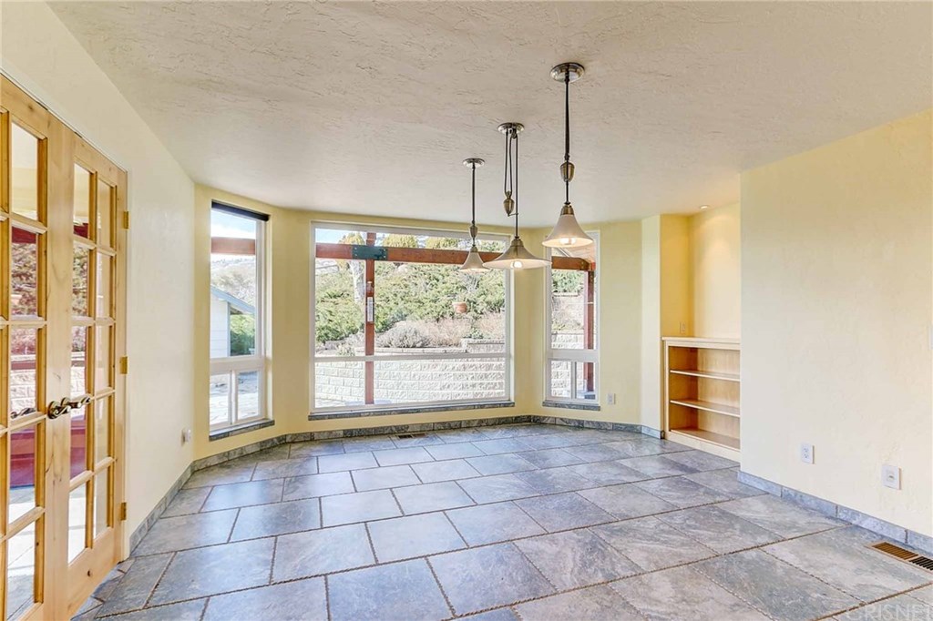 24120 Jacaranda Drive Tehachapi, CA 93561 - Photo 6 of 36