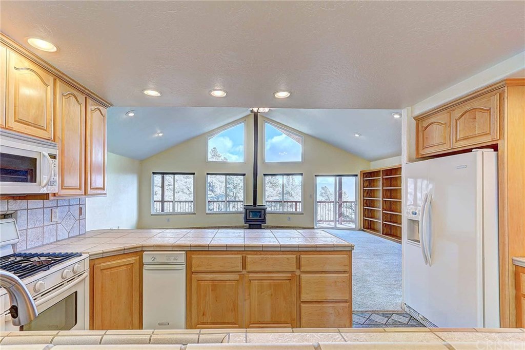 24120 Jacaranda Drive Tehachapi, CA 93561 - Photo 8 of 36