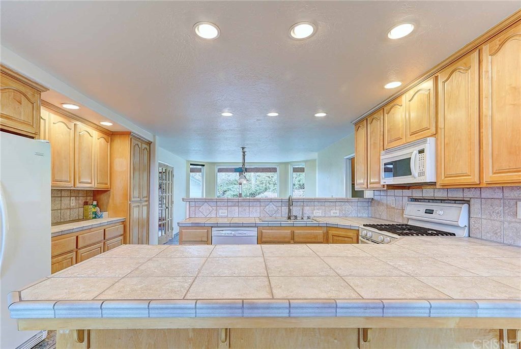 24120 Jacaranda Drive Tehachapi, CA 93561 - Photo 10 of 36