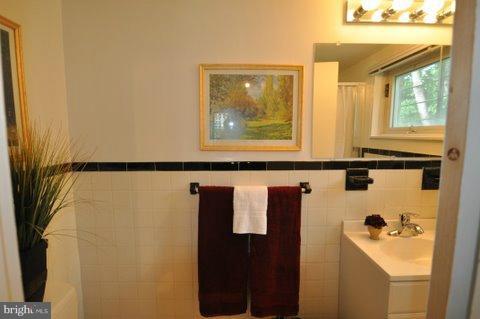 2307 Ross Road Silver Spring, MD 20910 - Photo 3 of 25 Bath