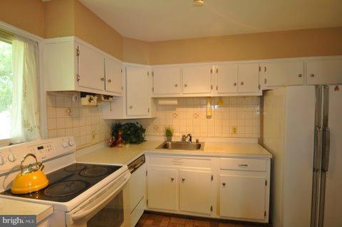 2307 Ross Road Silver Spring, MD 20910 - Photo 6 of 25 Kitchen