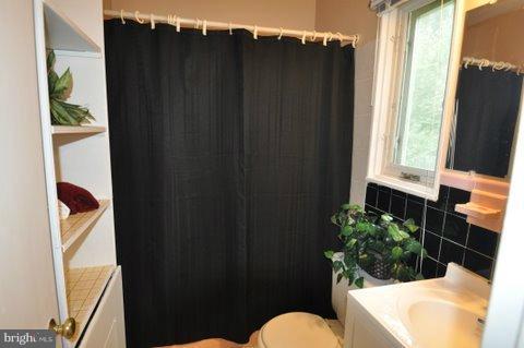 2307 Ross Road Silver Spring, MD 20910 - Photo 8 of 25 Bath (Master)