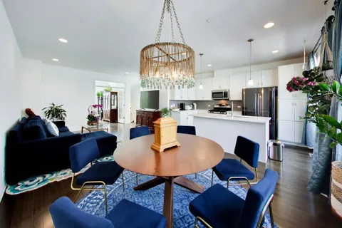 $499,900 | 810 Lexington Circle West, Des Plaines, IL 60016