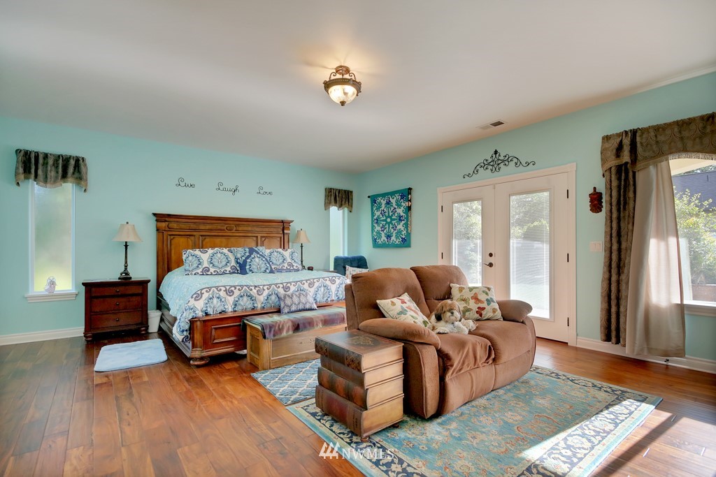 9908 Meadow Road Southwest Lakewood, WA 98499 - Photo 15 of 25 a bedroom with furniture and a rug