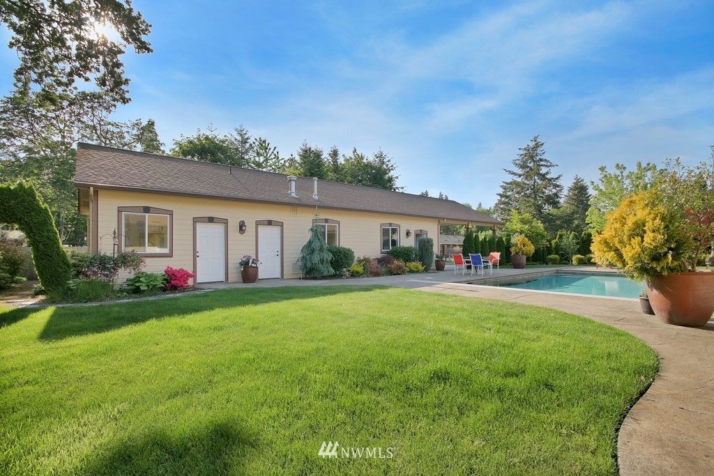 9908 Meadow Road Southwest Lakewood, WA 98499 - Photo 21 of 25 a front view of a house with garden