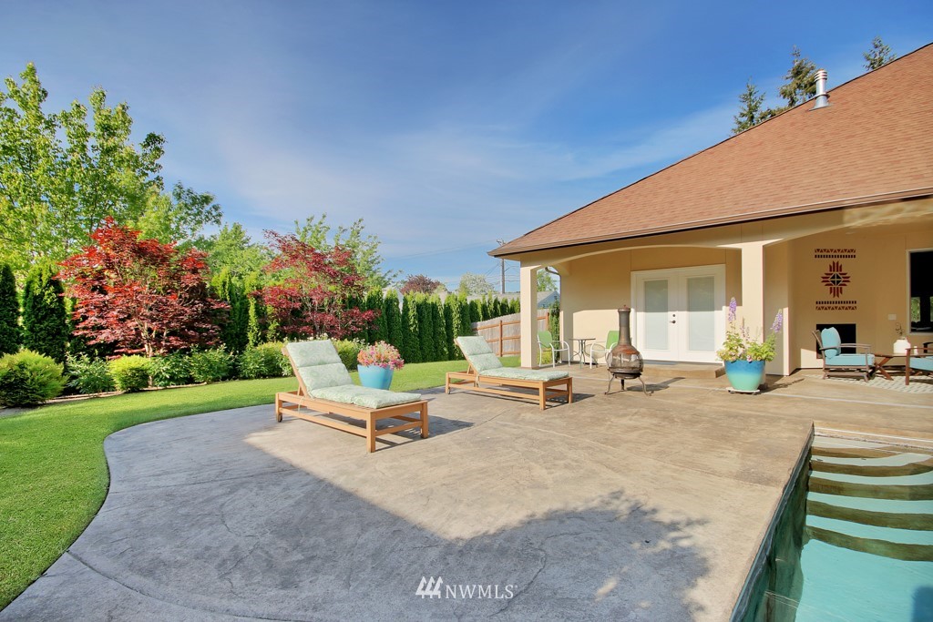 9908 Meadow Road Southwest Lakewood, WA 98499 - Photo 22 of 25 a swimming pool with outdoor seating and yard