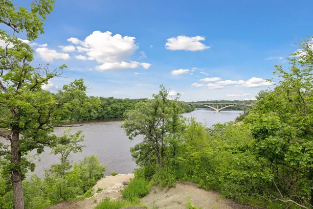 $899,900 | 104 Mississippi River Boulevard, St. Paul, MN 55104