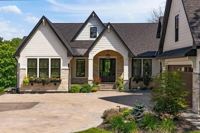 $899,900 | 104 Mississippi River Boulevard, St. Paul, MN 55104