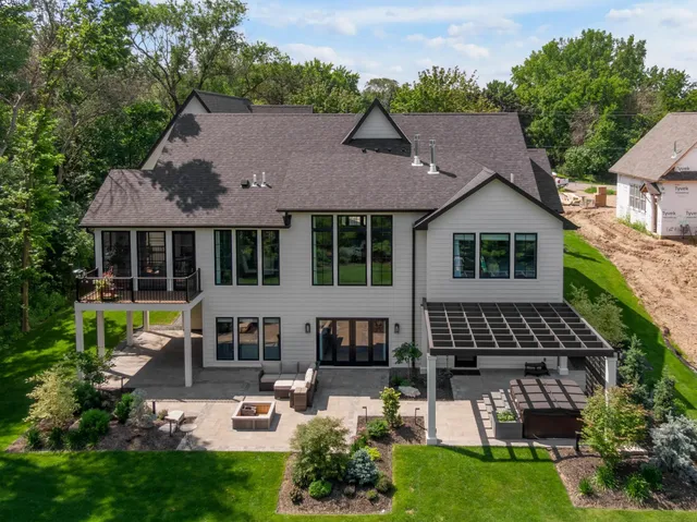 $899,900 | 104 Mississippi River Boulevard, St. Paul, MN 55104