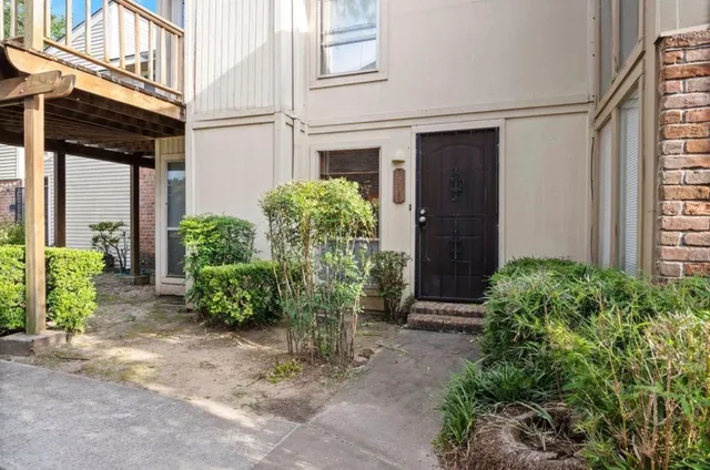 a view of a pathway along the house