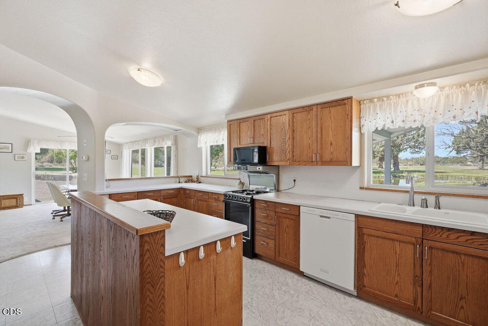 62765 Stenkamp Road Bend, OR 97701 - Photo 14 of 47
