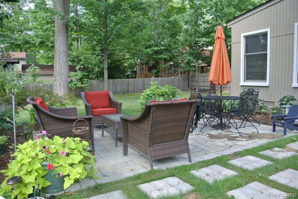 725 Tottenham Road Birmingham, MI 48009 - Photo 19 of 20 Exterior - Patio