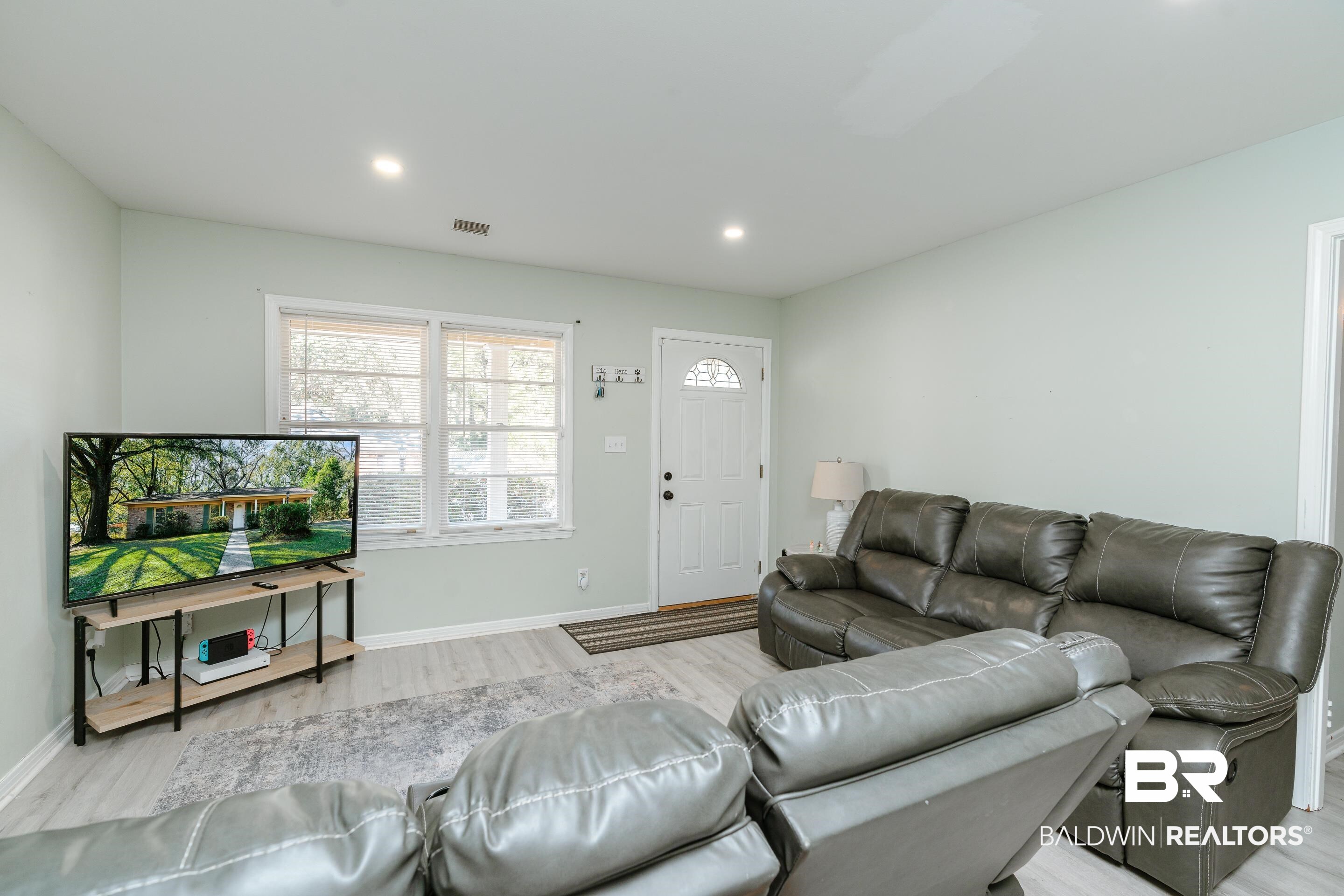 853 Wendover Road Mobile, AL 36608 - Photo 4 of 32