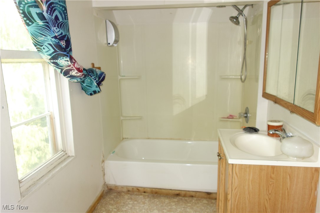 6238 Manchester Road Clinton, OH 44216 - Photo 20 of 33 2nd level full bathroom