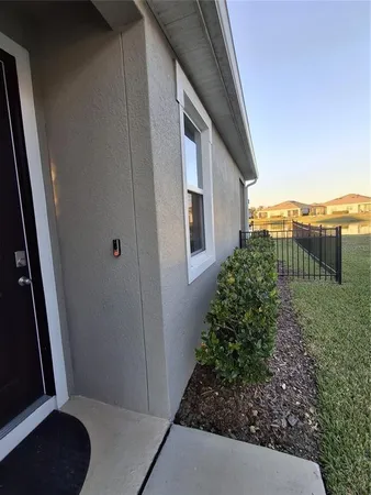 a view of backyard with pathway