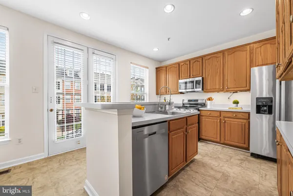$3,500 | 631 Gatestone Street, Gaithersburg, MD 20878