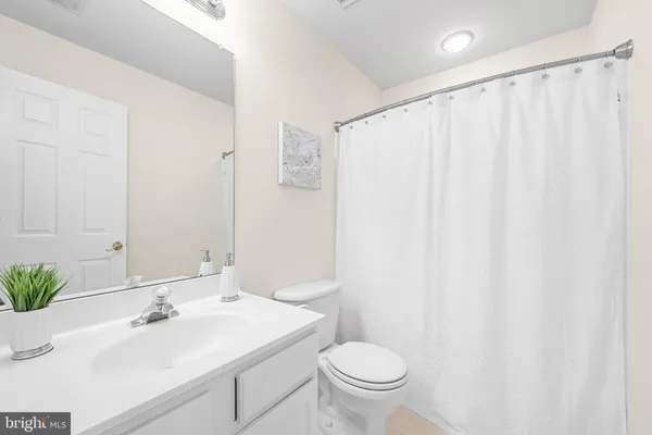 $3,500 | 631 Gatestone Street, Gaithersburg, MD 20878