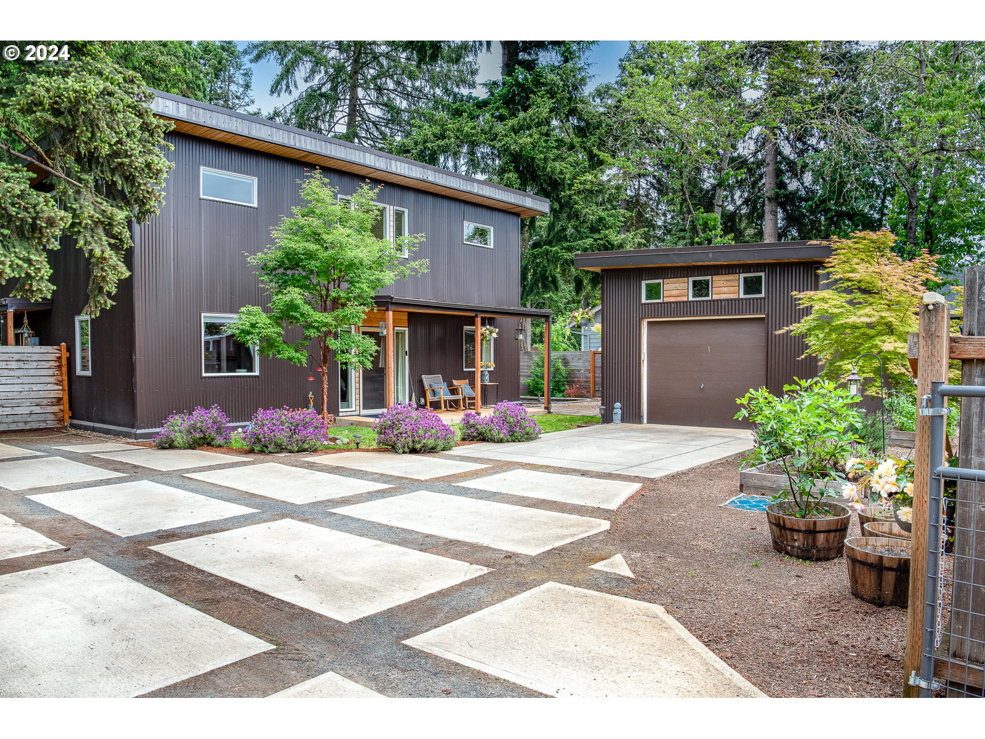383 Irving Road Eugene, OR 97404 - Photo 1 of 37 Gallery Image 1