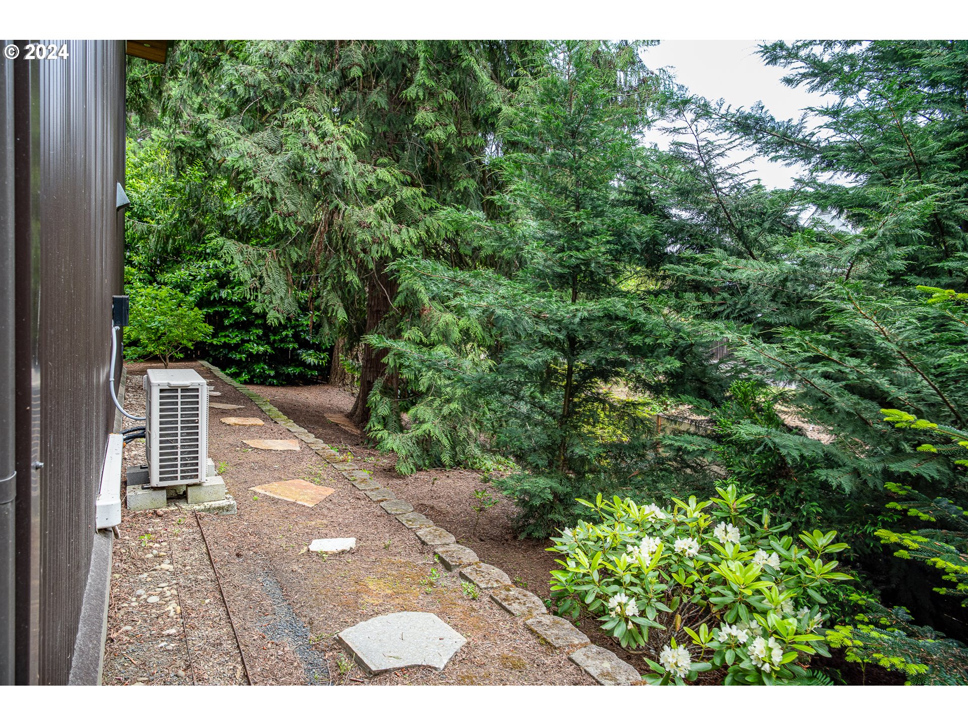 383 Irving Road Eugene, OR 97404 - Photo 33 of 37 Gallery Image 33