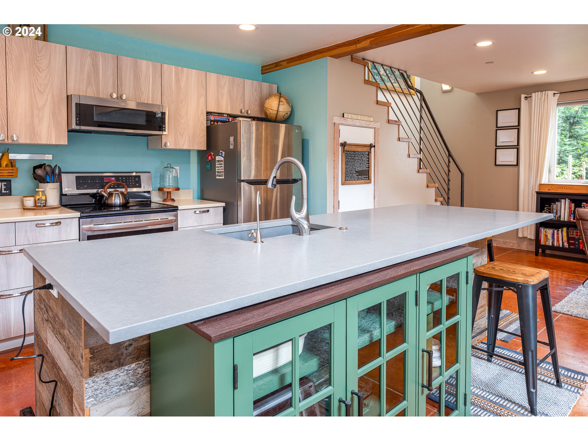 383 Irving Road Eugene, OR 97404 - Photo 4 of 37 Gallery Image 4