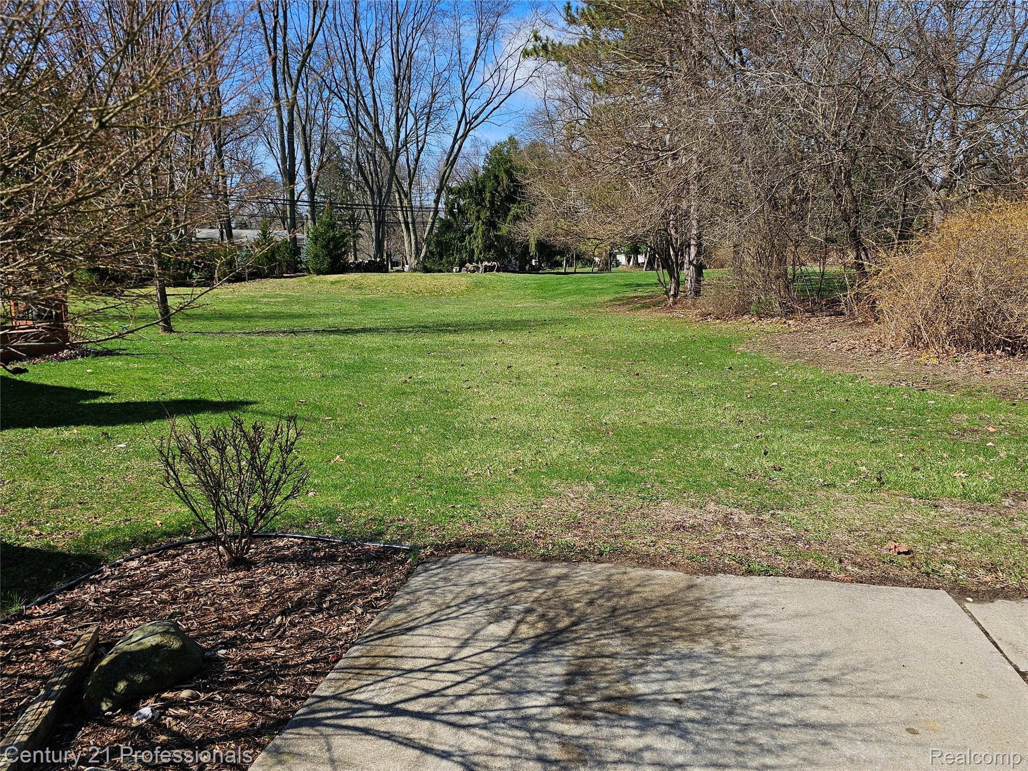 1508 Crooks Road Rochester, MI 48309 - Photo 4 of 43 Backyard