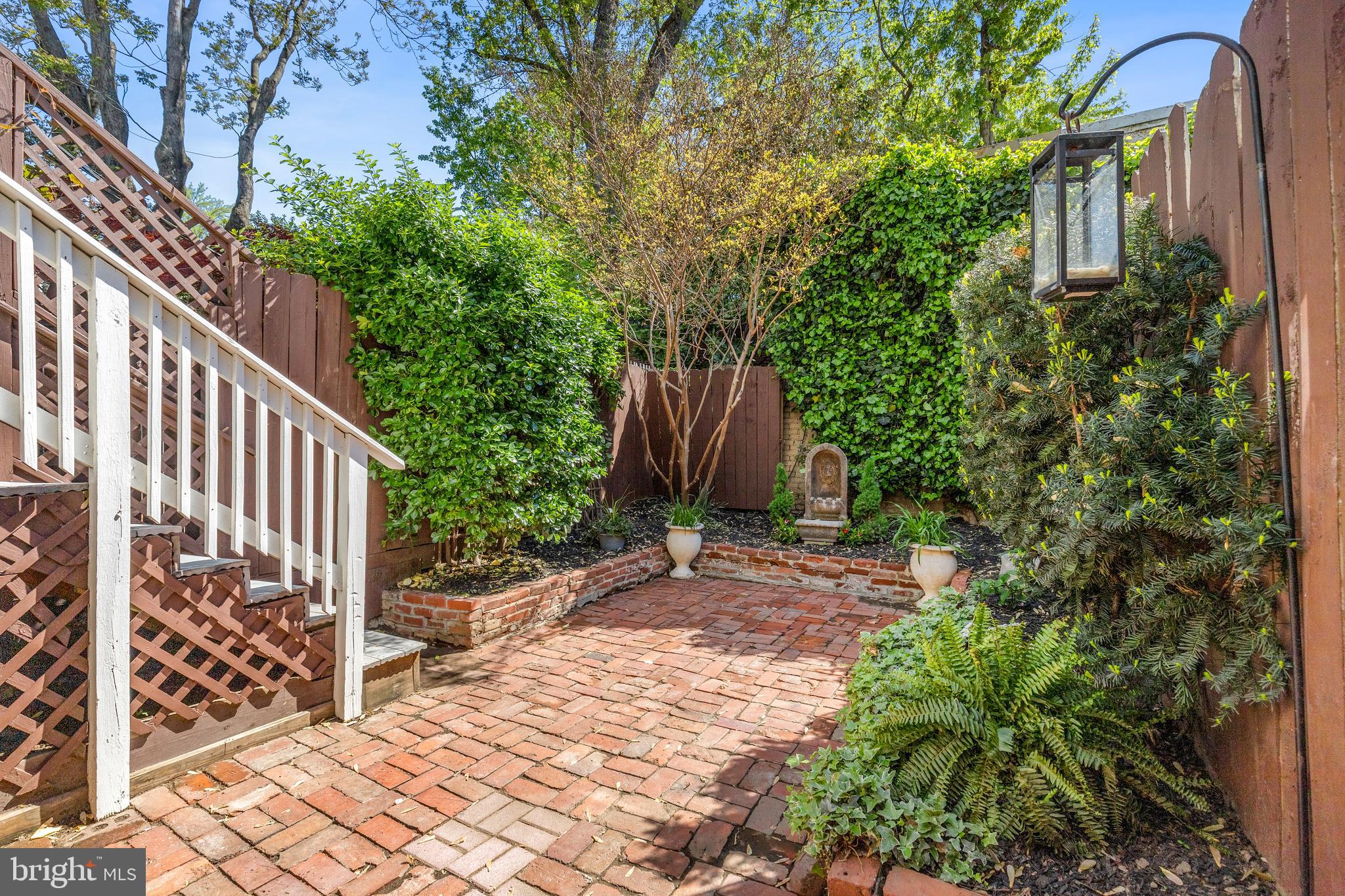 1213 29th Street Northwest Washington, DC 20007 - Photo 29 of 31 a backyard of a house with lots of green space